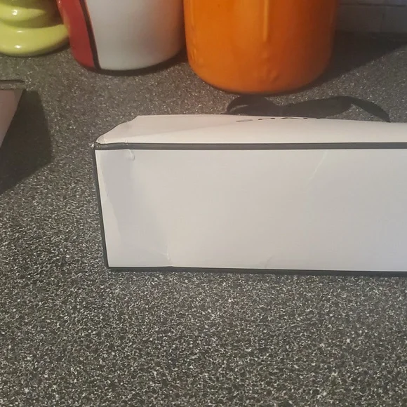 Chanel White Gift Boxes - Picture 13 of 14